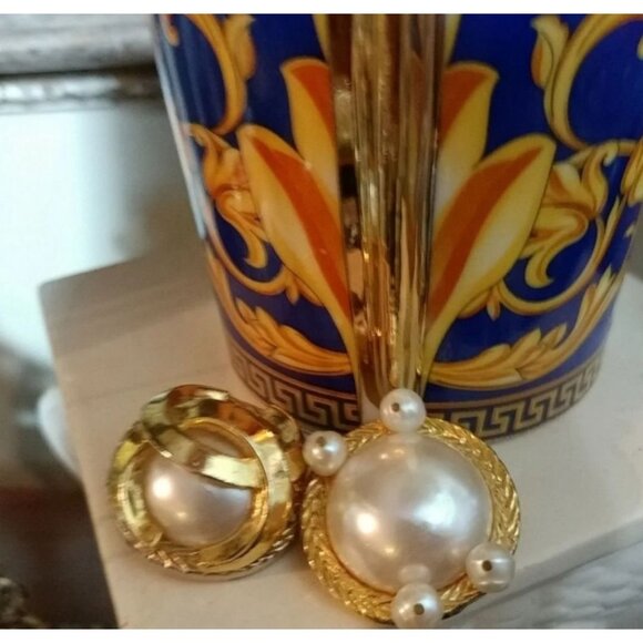 VINTAGE Faux Pearl Gold Clip-On Earrings Statement Bold Classic Mishmatch - Picture 11 of 12